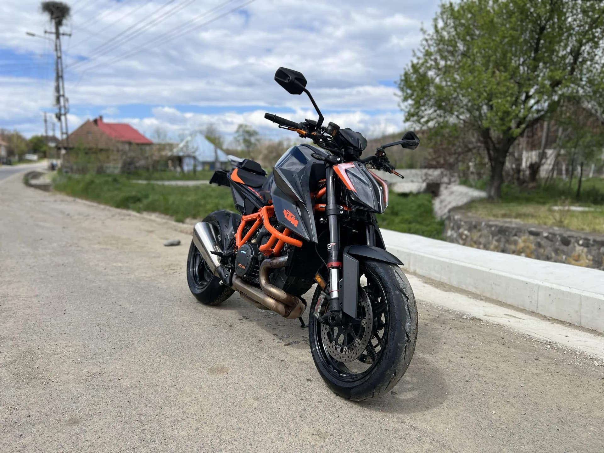 KTM Super Duke 1290 R 2021 vedere laterala dreapta