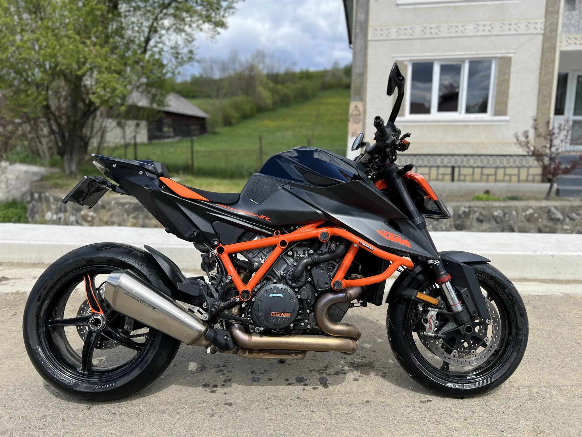 KTM Super Duke 1290 R 2021 vedere laterala