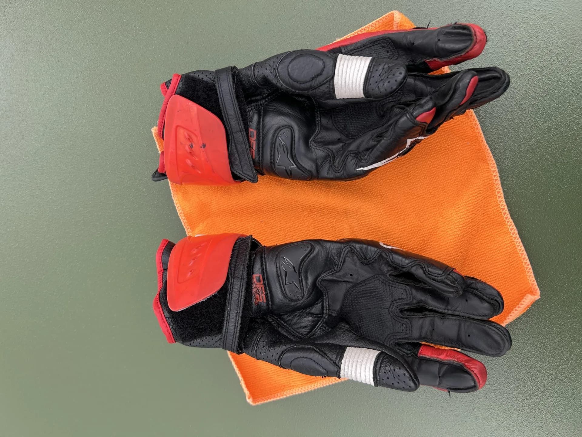 Manusi Alpinestars GP Pro R3 vedere palma piele cangur slider rigid