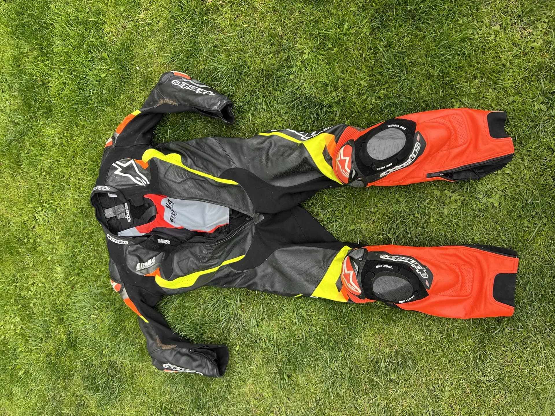 Costum Alpinestars Atem V4 Professional vedere completa fata