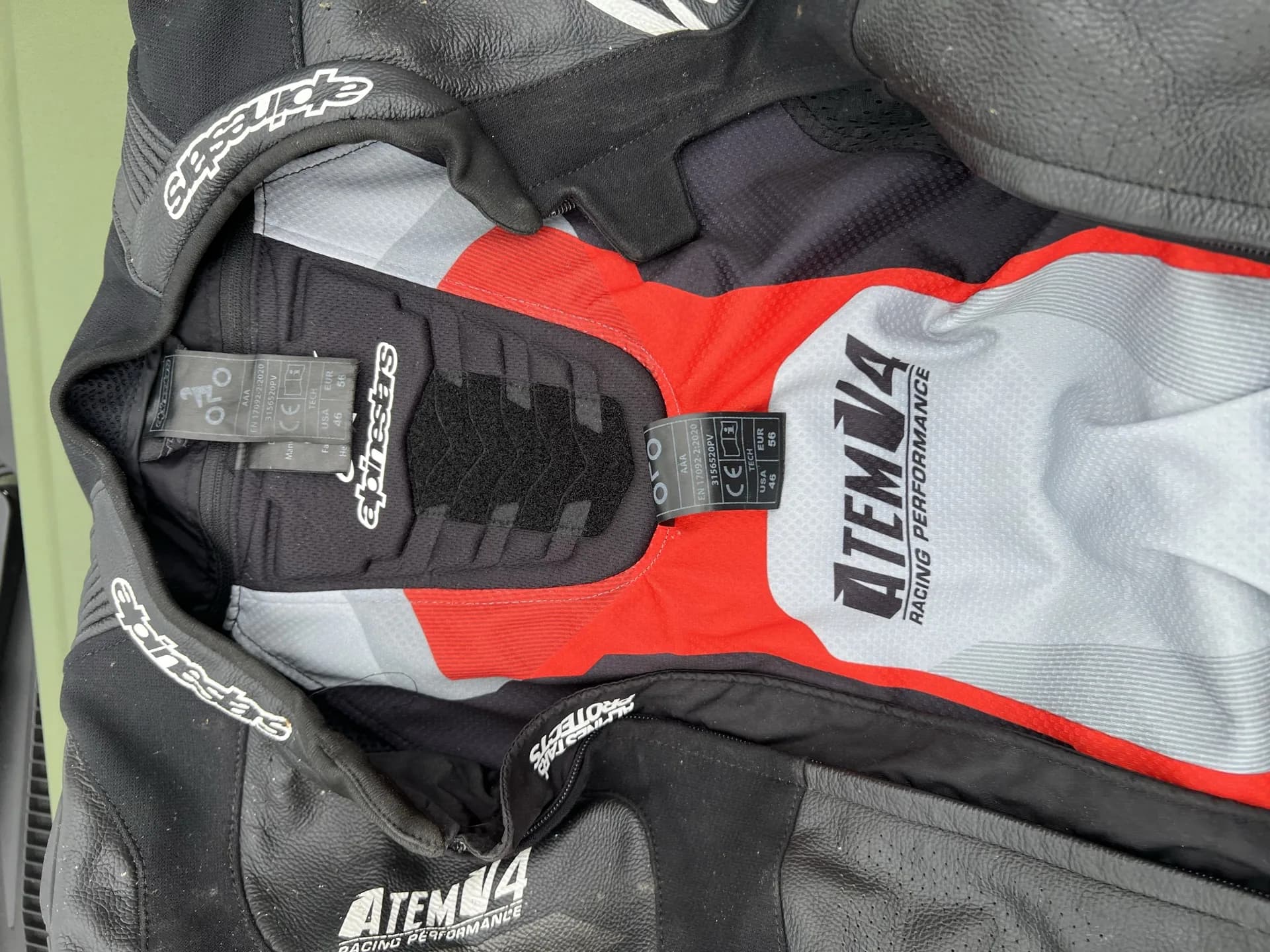 Costum Alpinestars Atem V4 Professional interior piept si eticheta
