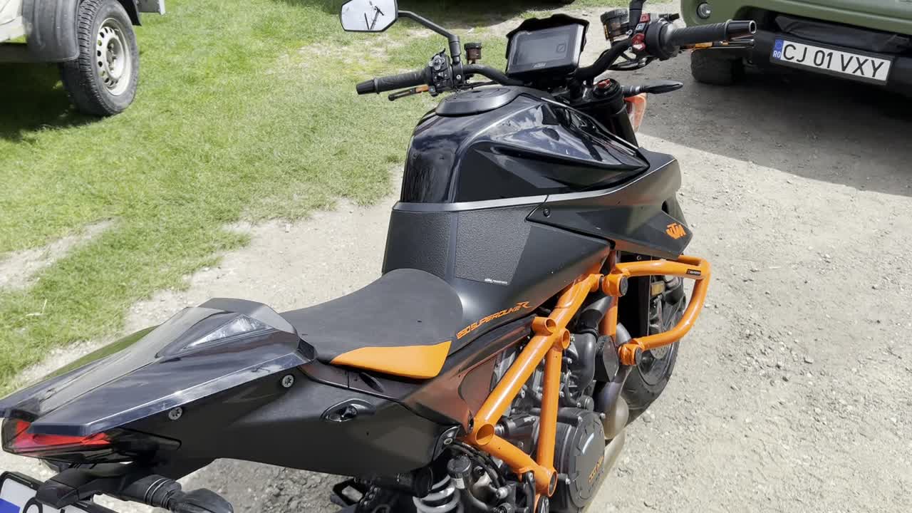 KTM Super Duke 1290 R 2021 walkround video